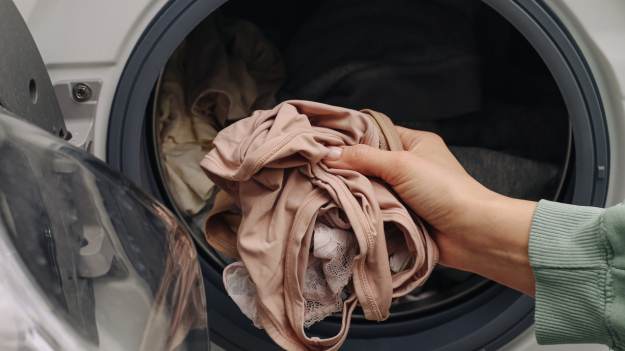 Zmiana bielizny raz dziennie to za mało? Lekarz..