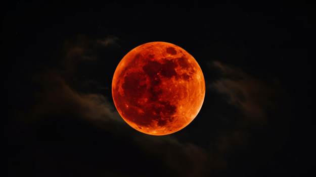 Księżyc wkrótce zmieni kolor. Nadchodzi krwawe..